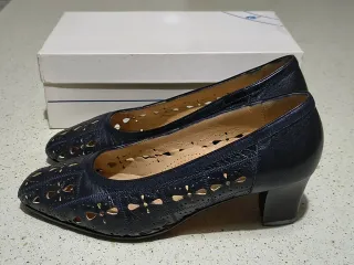 Décolleté blu traforate