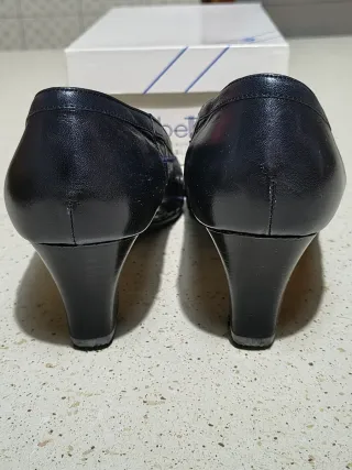 Décolleté blu traforate