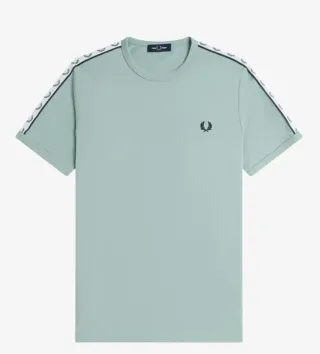 Camiseta Fred Perry Negra con Logo Multicolor
