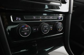 Volkswagen Golf 1.6 TDI Sport by R-Line BlueMotion