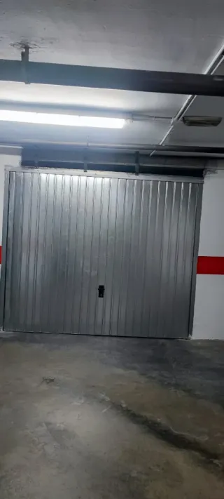 Puerta metálica tipo garaje