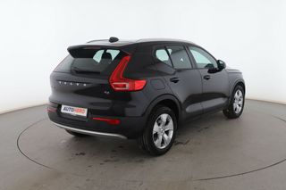Volvo XC40 2.0 T4 Business Plus 2WD