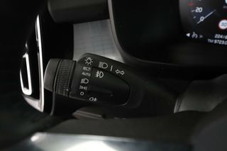 Volvo XC40 2.0 T4 Business Plus 2WD