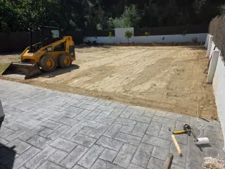 MOVIMIENTO DE TIERRAS, AGUJEROS DE PISCINAS,JARDIN
