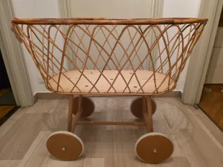 Culla/cesta Mosè in vimini con materasso.