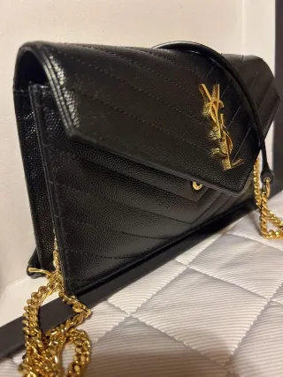 Bolso YSL Envelope Piel Negra y Dorada