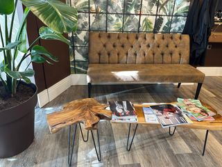 Sofá marrón de 2 plazas