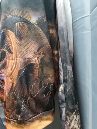 Felpa con stampa a tema pesca