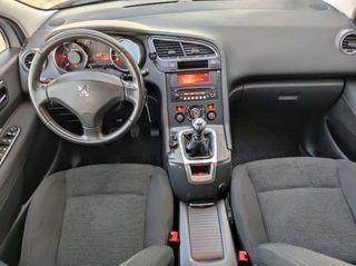 PEUGEOT 5008 1.6 HDi 112 CV Active