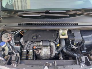 PEUGEOT 5008 1.6 HDi 112 CV Active