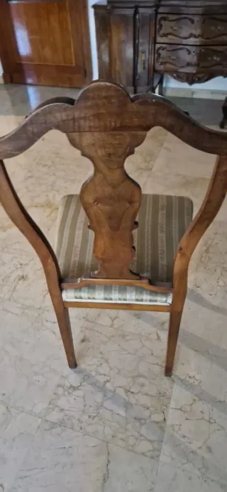 Juego de 5 sillas antiguas de madera