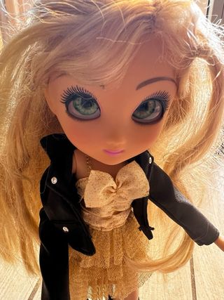 Unique Eyes - Amy