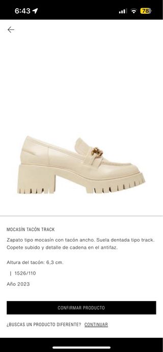 Mocasines blancos tacón track cadena dorada