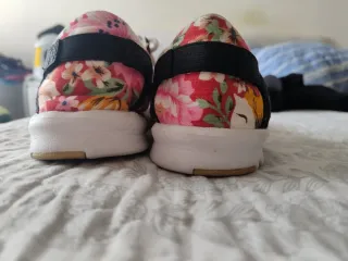 Scarpe da ginnastica leggere floreali