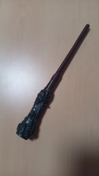 Muñeco Harry Potter con varita mágica