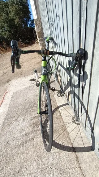 Bicicleta Cannondale Synapse Verde.