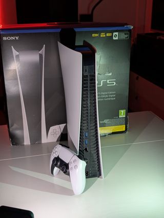 PS5 Digital 825GB con caja y mando