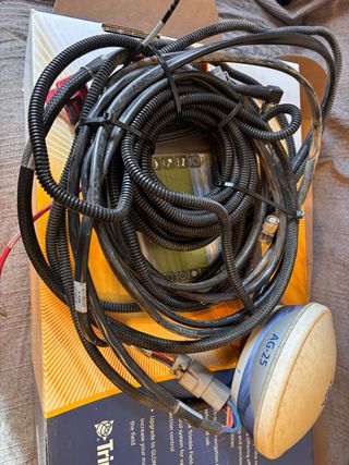 Antena GPS Trimble AG-25 y cables