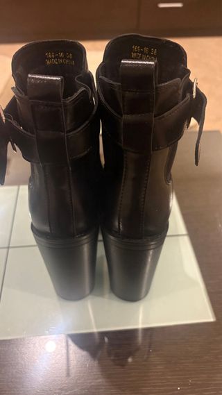 Botas de mujer negras nuevas
