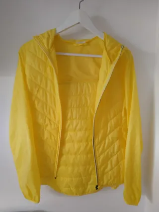 Cortavientos Oysho Amarillo