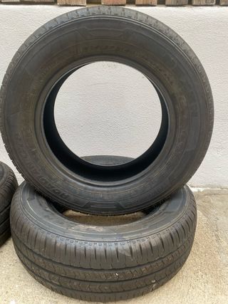 Juego de 4 Neumáticos NUEVOS 205/65 R15 C 102/100