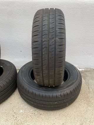Juego de 4 Neumáticos NUEVOS 205/65 R15 C 102/100