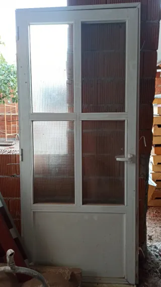 Puerta de aluminio con vidrio 91 ancho * 2'10 alto