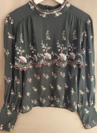 REBAJADA HOY! Blusa Zara bordado floral Talla L 