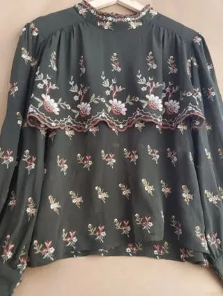 REBAJADA HOY! Blusa Zara bordado floral Talla L 