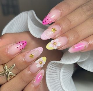 manicurista uñas preciosas