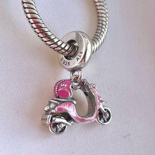 CHARM MOTO ROSA CON CASCO 