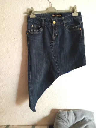 Falda vaquera asimétrica. 