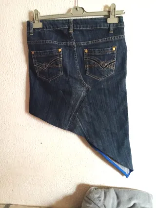 Falda vaquera asimétrica. 