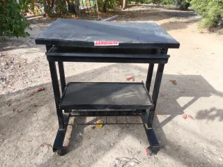 Mesa de ordenador metálica 