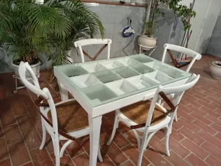 Mesa y 4 Sillas Comedor