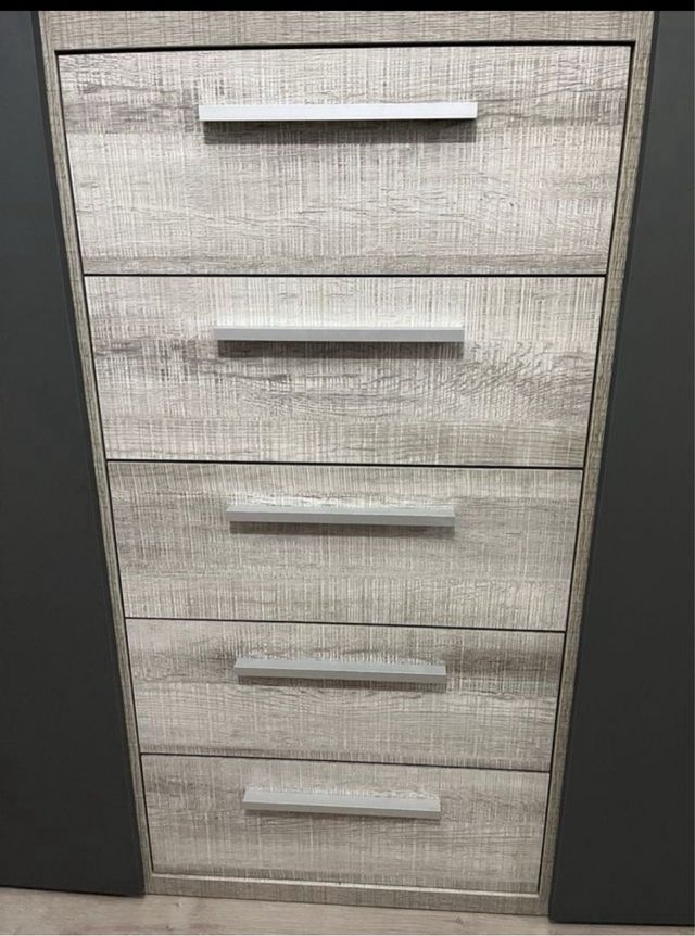 Armadio grigio a 2 ante