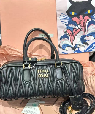 Miu Miu Bolsa Bowling Matelassé Preta
