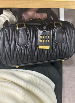 Miu Miu Bolsa Bowling Matelassé Preta