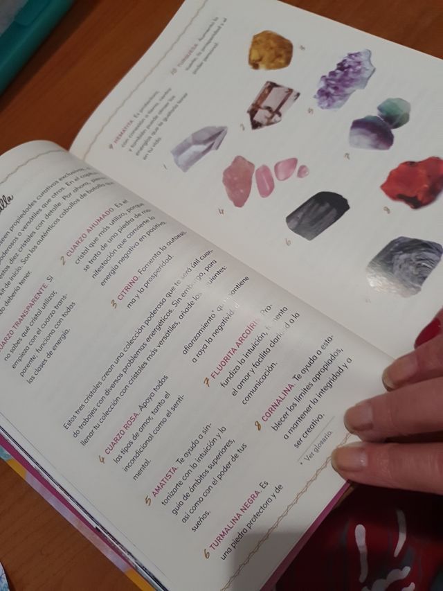 CRISTALES GUÍA PRÁCTICA: Manual fácil para descubrir el poder curativo de los cristales (Spanish Edition)