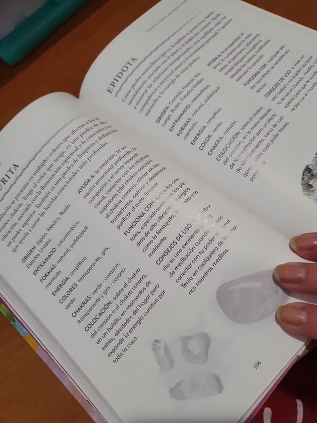 CRISTALES GUÍA PRÁCTICA: Manual fácil para descubrir el poder curativo de los cristales (Spanish Edition)