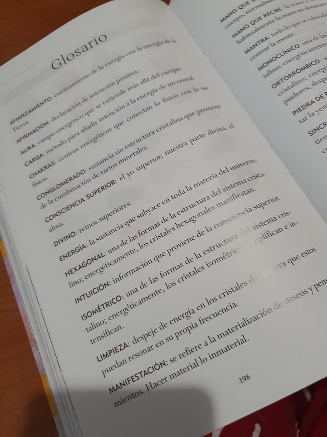 CRISTALES GUÍA PRÁCTICA: Manual fácil para descubrir el poder curativo de los cristales (Spanish Edition)