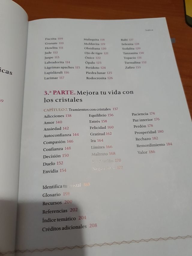 CRISTALES GUÍA PRÁCTICA: Manual fácil para descubrir el poder curativo de los cristales (Spanish Edition)