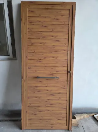 Puerta de Aluminio color Madera
