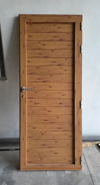 Puerta de Aluminio color Madera
