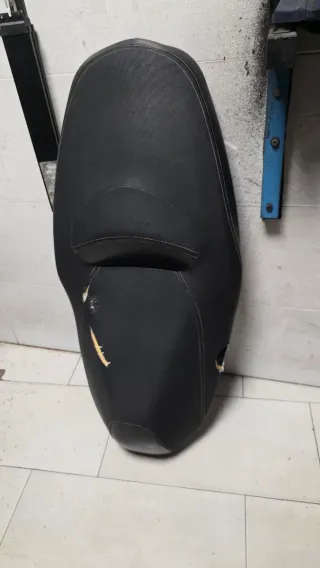 Asiento Yamaha Xmax 125 LO ENTREGO RECIEN TAPIZADO