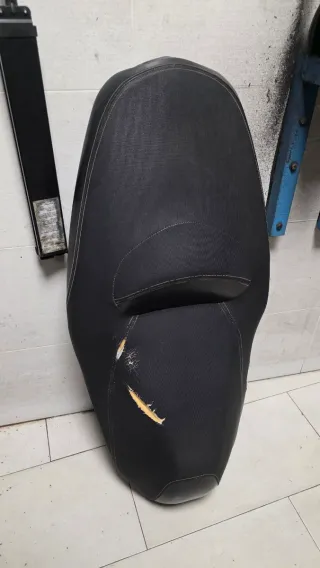 Asiento Yamaha Xmax 125 LO ENTREGO RECIEN TAPIZADO