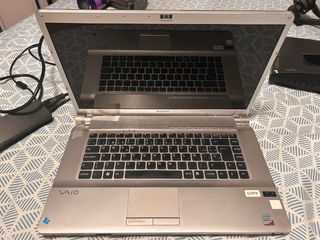 Portátil Sony Vaio modelo VGN-FW31J