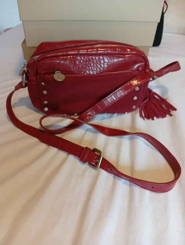 Bolso bandolera rojo efecto piel
