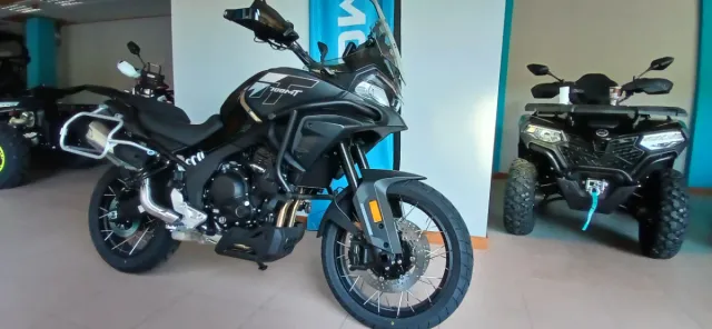 CFMoto 700MT