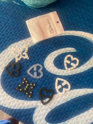 Stringhe reggiseno a forma di cuore e altre forme 